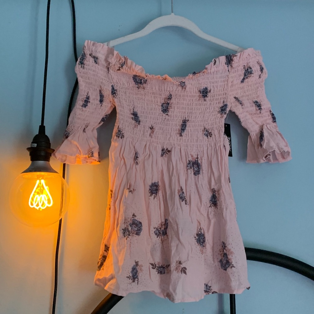 !NWT! Off the shoulder shirt